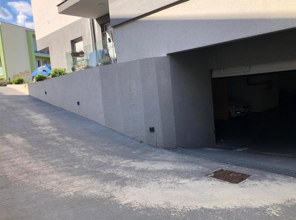 Beautiful View Apartment With Garage Space مالي لوشينغْ المظهر الخارجي الصورة