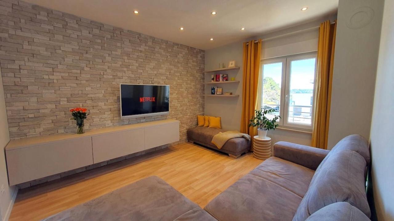 Beautiful View Apartment With Garage Space مالي لوشينغْ المظهر الخارجي الصورة