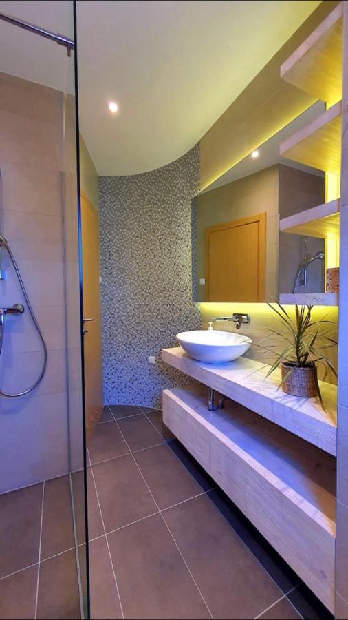 Beautiful View Apartment With Garage Space مالي لوشينغْ المظهر الخارجي الصورة