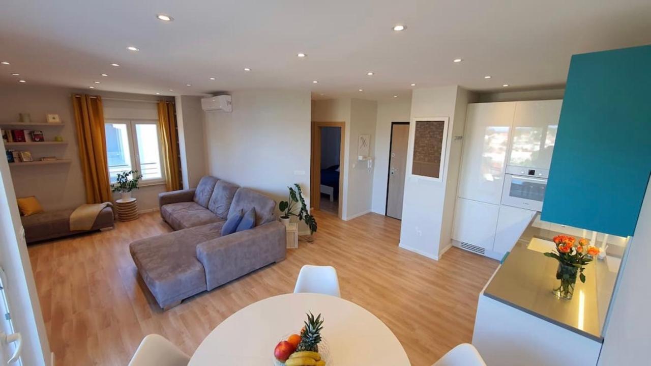 Beautiful View Apartment With Garage Space مالي لوشينغْ المظهر الخارجي الصورة